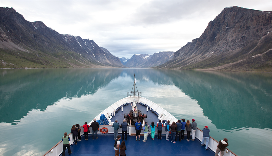 Students take in the Pangnirtunug Fjord in Nunavut on a 2016 Students on Ice expedition. Photo by Lee Narraway / SOI Foundation.