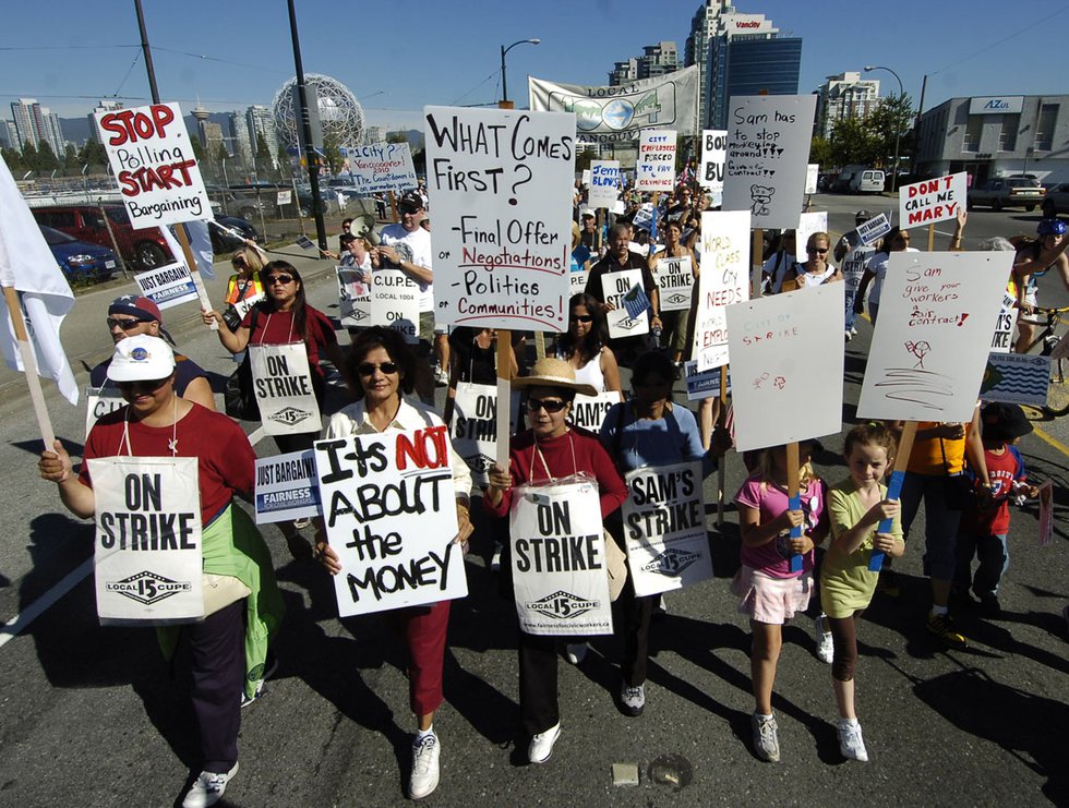 Thousands of striking civic workers marched from Science World to city hall on Aug. 29, 2007 to rally support for their six-week-plus labour strike. Province staff photo by Jason Payne (PNG Merlin Archive).