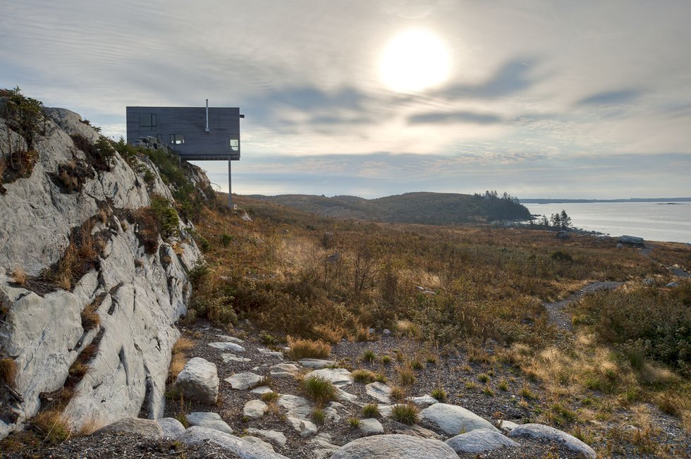 MacKay-Lyons Sweetapple Architects, “Cliff House, Tomlee Head, N.S.," 2010 (photo by Greg Richardson, courtesy MacKay-Lyons Sweetapple Architects)