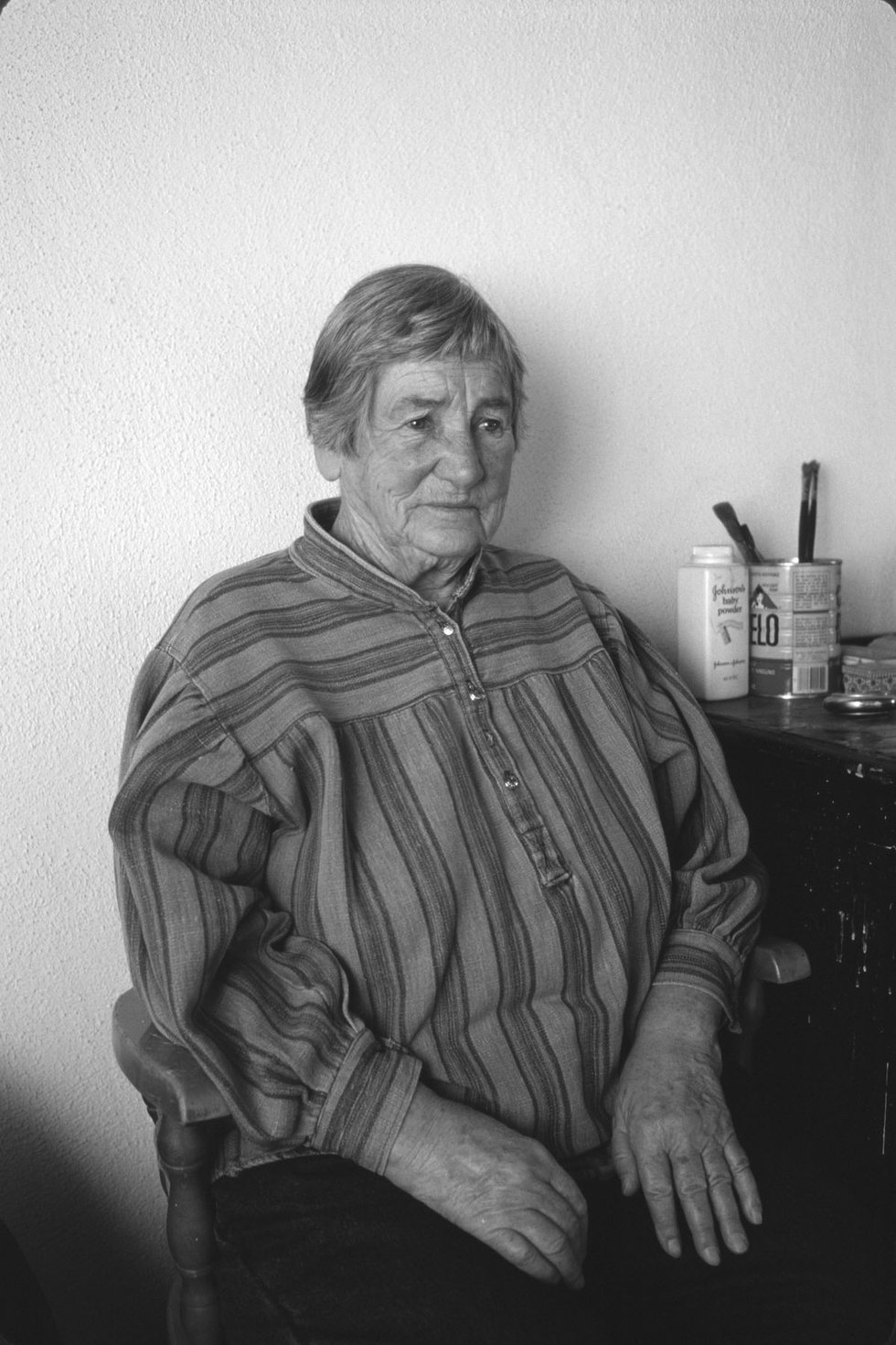 Agnes Martin in Taos, New Mexico, in 1993. (photo by Dan Budnik, courtesy Dan Budnik Archive)