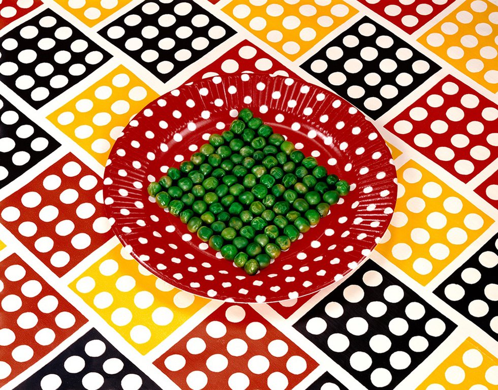 Sandy Skogland, "Peas on a Plate," 1978. © Sandy Skogland, Courtesy RYAN LEE Gallery, New York