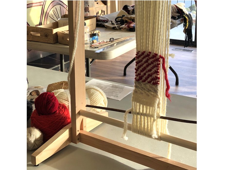 Weaving loom with a work in progress