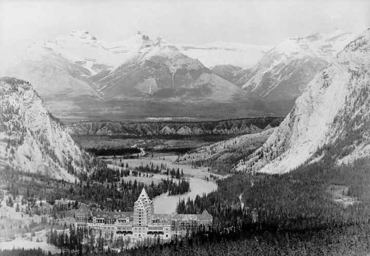 "Banff Springs Hotel"